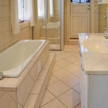 Vakantiehuis Three-bedroom Holiday In