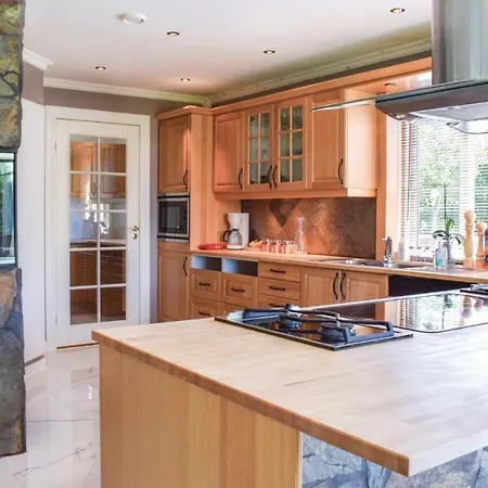 Vakantiehuis Three-bedroom Holiday In *