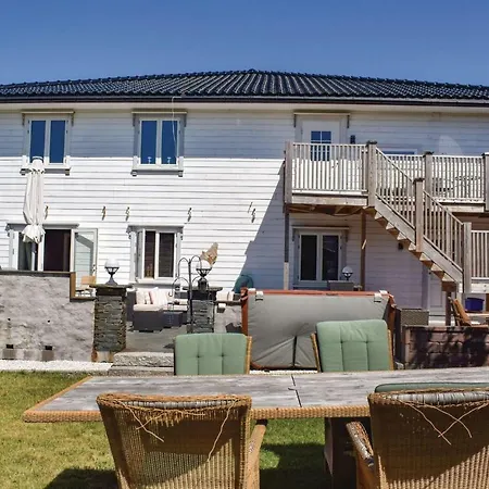 Three-bedroom Holiday In